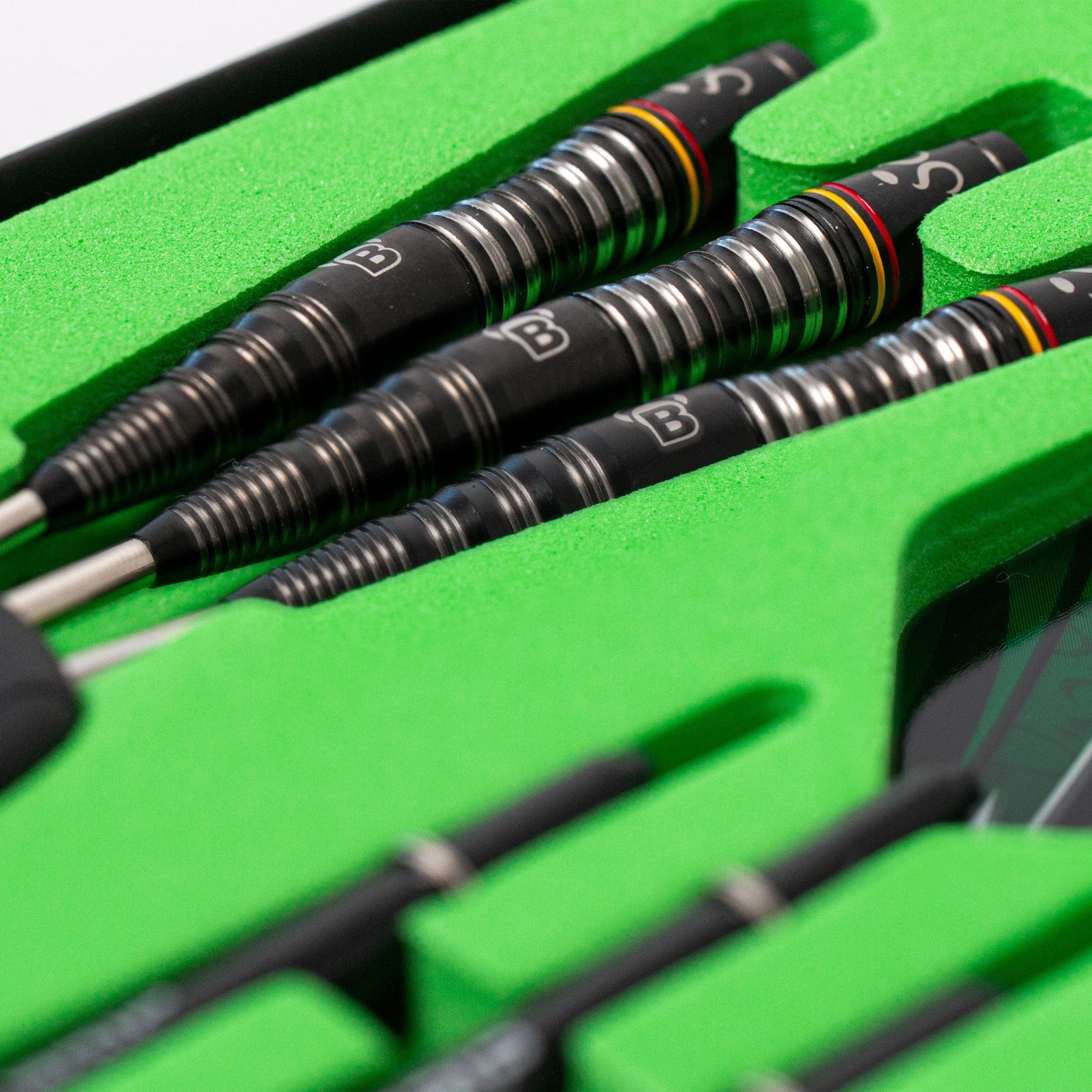 BULL'S Brian Raman Darts - Steel Tip - 90% Tungsten - Black Titanium - Image 5
